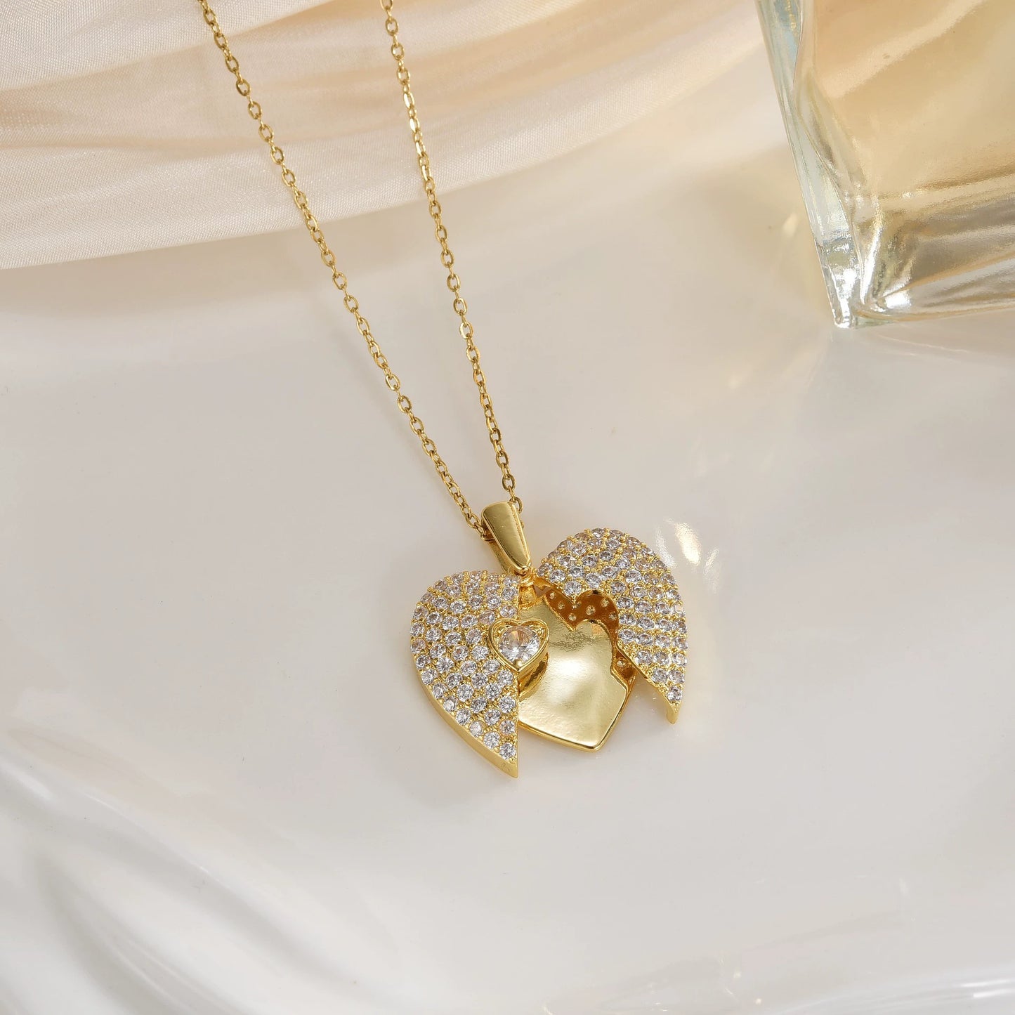 Heart Wings Locket Necklace – Opening Clavicle Chain Pendant